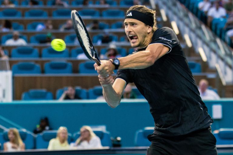 Александр Звєрєв розгромив Франсіско Черундоло в Маямі