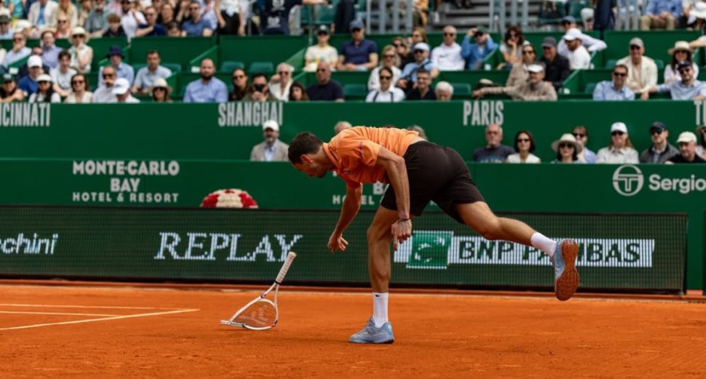 "Нейтральний" Медвєдєв отримав сміховинний штраф